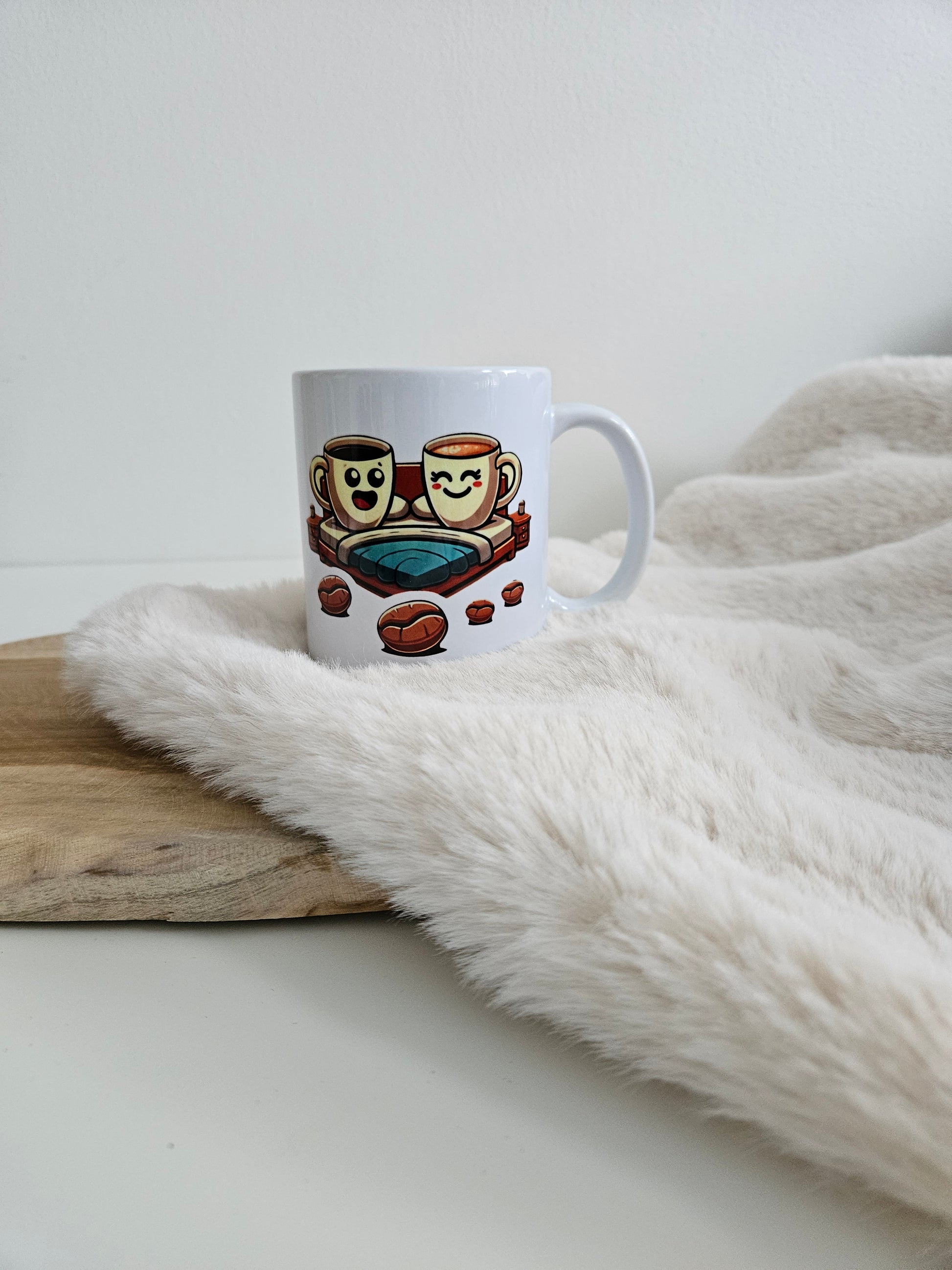 Mok 2 koffiebonen in bed