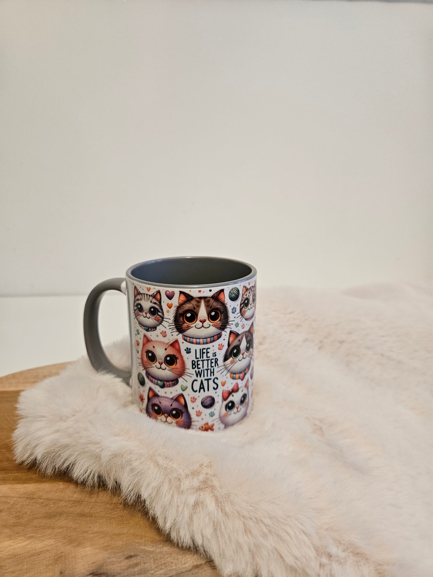 Mok kleur grijs-wit met super leuke katten kopjes
