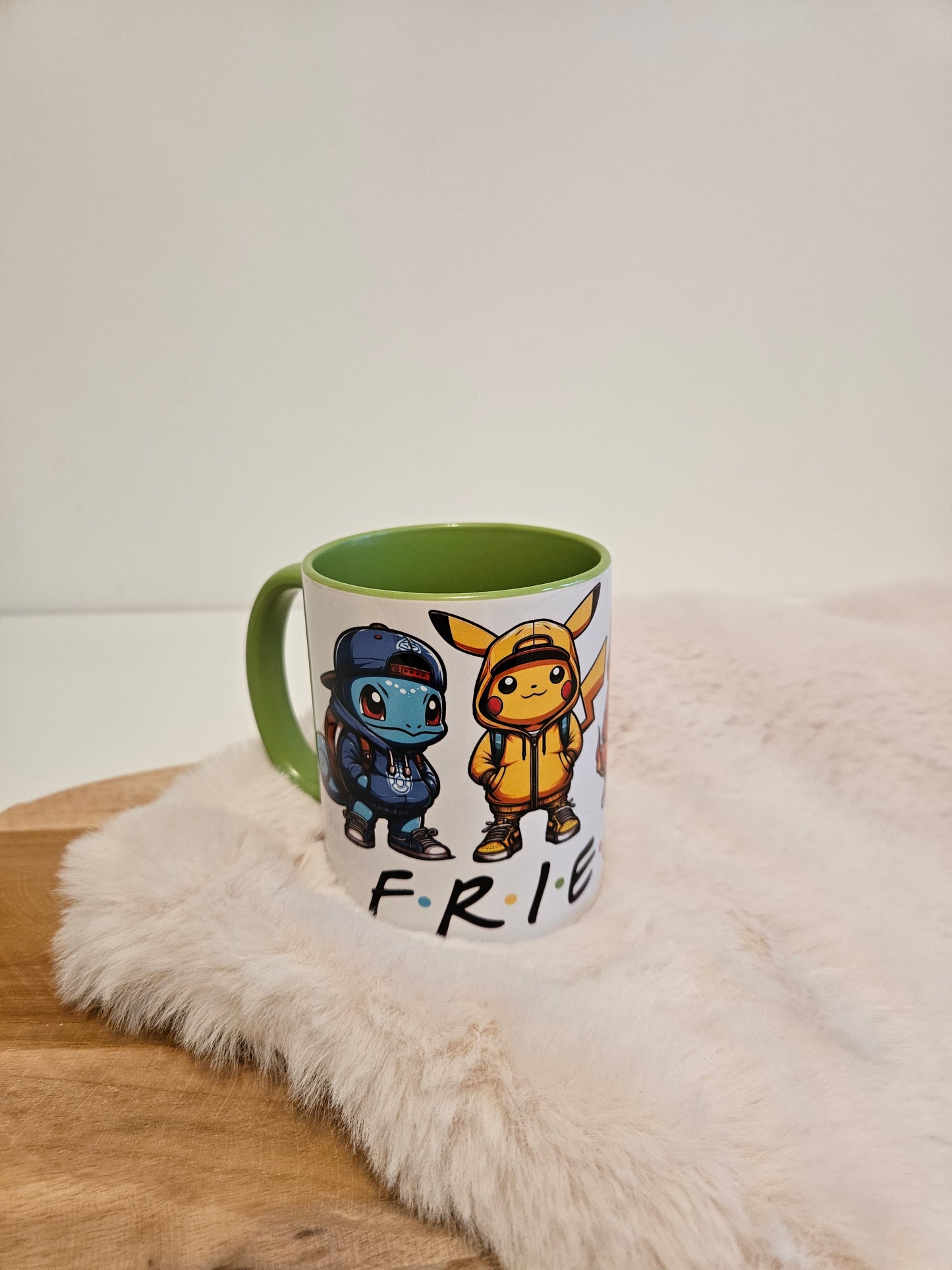 Mok kleur groen-wit met alle Pokemon FRIENDS